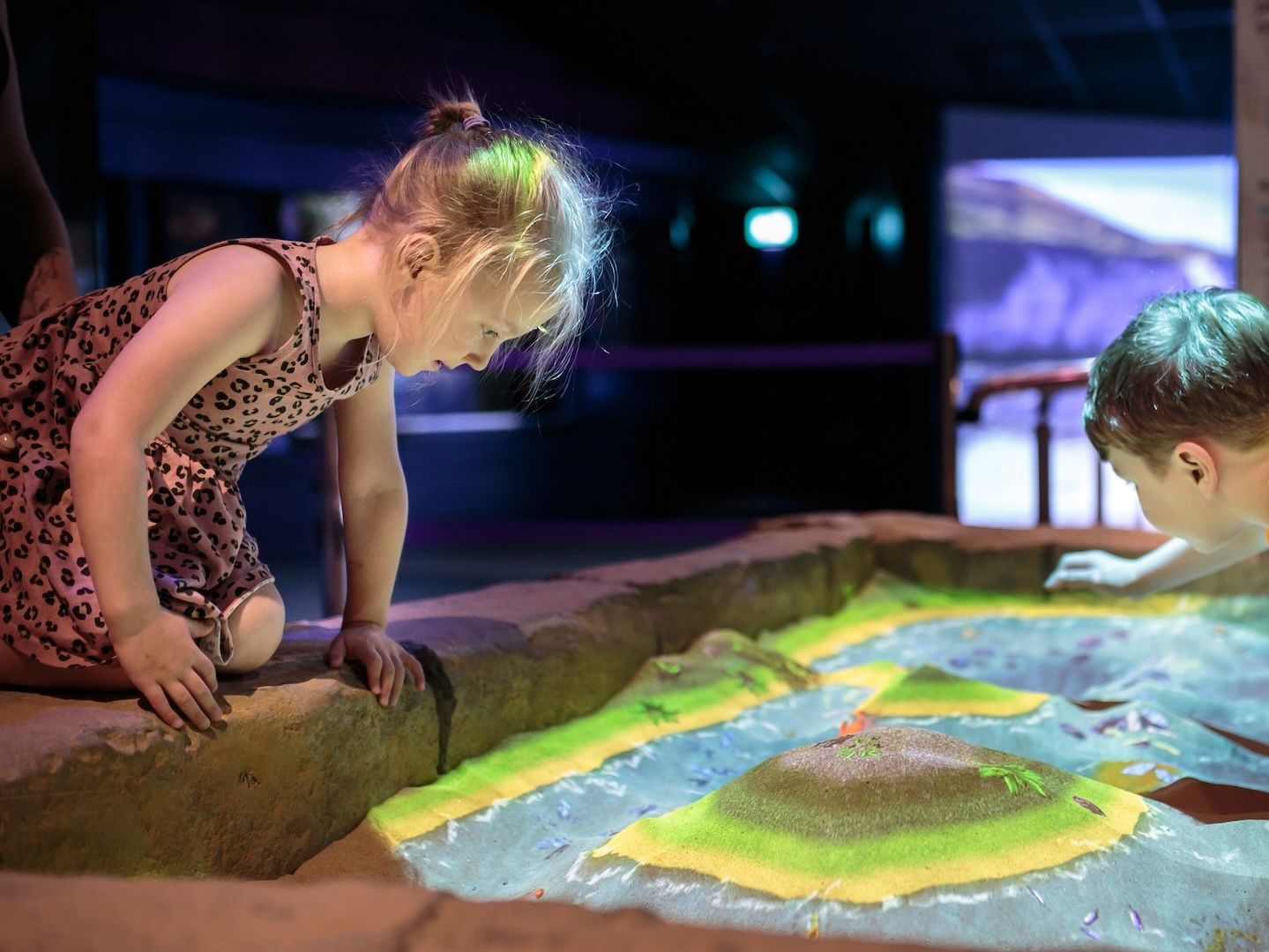 Interactive Sandpit Applications For Museums Aquariums Shopping Malls 4