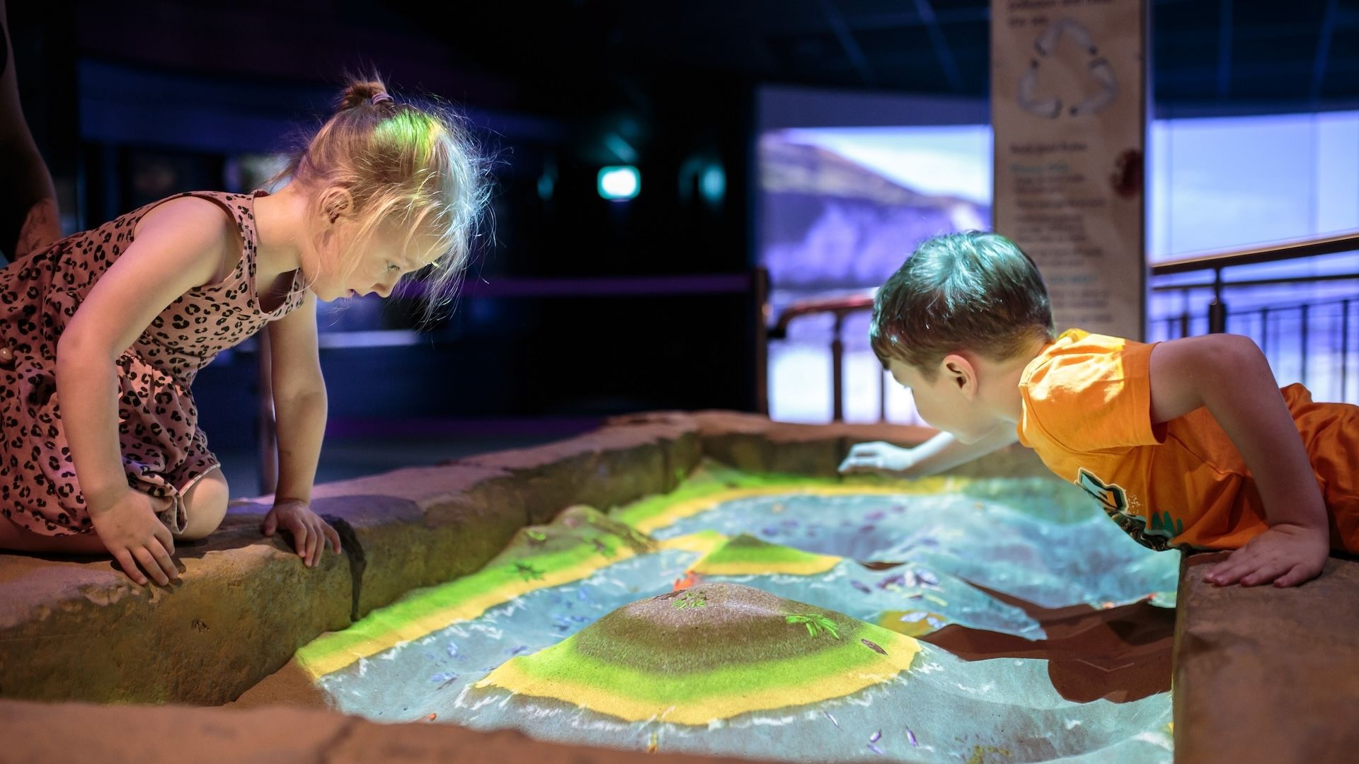 Interactive Sandpit Applications For Museums Aquariums Shopping Malls 4